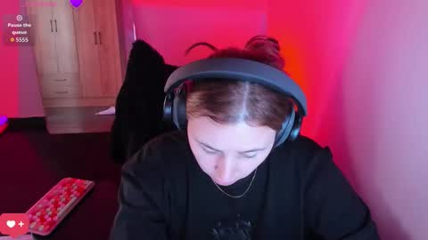 Bonnie Help me reach 500 likes online show from March 5, 2026, 6:04 pm