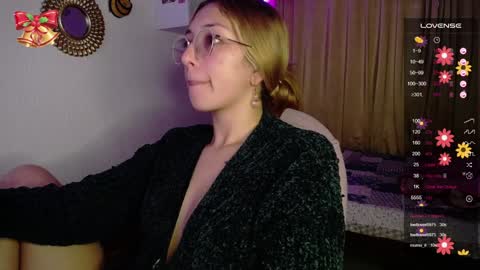 Snapshot of bonny_clyde_xx_ chatting on December 14, 2024, 12:01 pm Soffy Brooks Independent model online show from December 14, 2024, 12:01 pm
