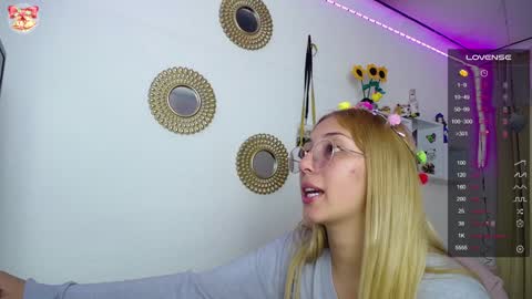 Snapshot of bonny_clyde_xx_ chatting on December 23, 2024, 10:10 am Soffy Brooks Independent model online show from December 23, 2024, 10:10 am