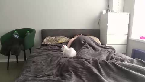 Bonny Kimberly online show from April 19, 2026, 1:21 pm