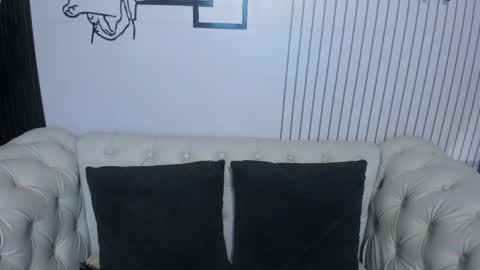 Vicky online show from April 15, 2026, 12:23 pm