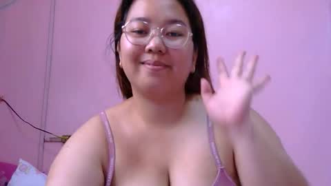 Snapshot of boobsiemarie chatting on May 5, 2026, 2:52 am MommyMarie-Singlemom of 2. online show from May 5, 2026, 2:52 am
