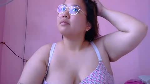 Snapshot of boobsiemarie chatting on May 17, 2026, 5:16 am MommyMarie-Singlemom of 2. online show from May 17, 2026, 5:16 am