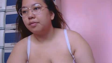 Snapshot of boobsiemarie chatting on May 19, 2026, 2:51 am MommyMarie-Singlemom of 2. online show from May 19, 2026, 2:51 am