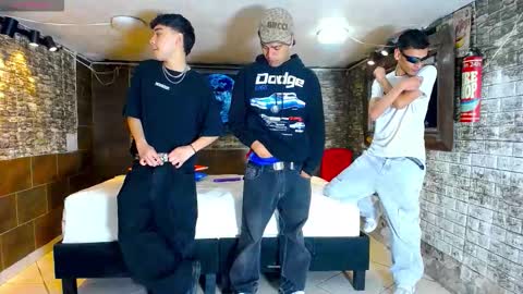 THOMAS AND DAMIAND online show from September 14, 2025, 4:17 pm