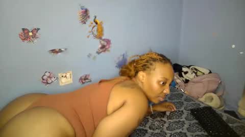 Snapshot of botty_queen chatting on April 13, 2026, 8:36 pm botty_queen online show from April 13, 2026, 8:36 pm