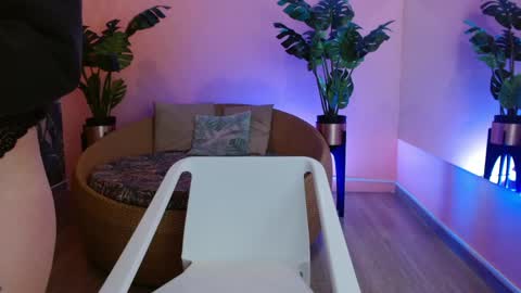 bourbon_xoxo online show from June 3, 2026, 3:53 am