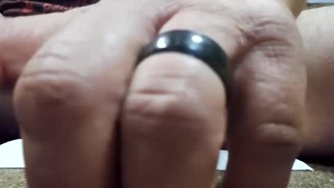 bowtiebuba82 online show from November 13, 2025, 5:39 am