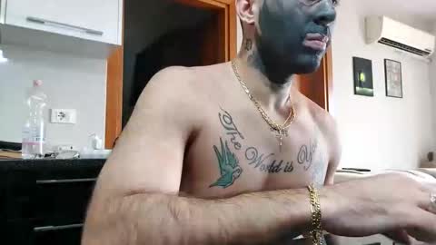 Snapshot of boy_aroundtheworld chatting on October 16, 2025, 12:39 pm Dan online show from October 16, 2025, 12:39 pm