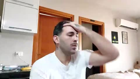 Snapshot of boy_aroundtheworld chatting on November 17, 2025, 10:21 am Dan online show from November 17, 2025, 10:21 am