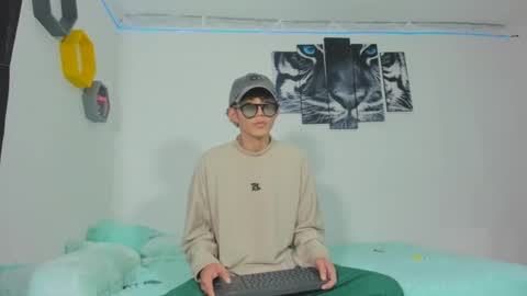 boys4hot_777 online show from March 2, 2025, 7:02 pm