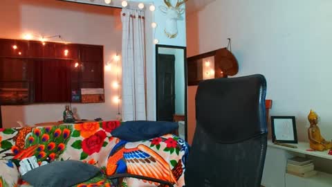 Bradley Martinez online show from February 2, 2025, 4:05 am