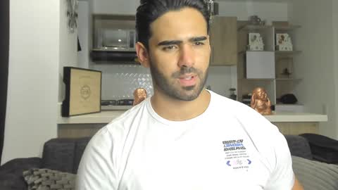 bradleymartin7 online show from January 31, 2025, 1:22 am