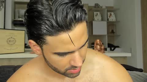 bradleymartin7 online show from February 7, 2025, 2:40 am