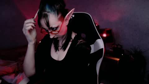 Snapshot of brandy_queen chatting on April 4, 2026, 12:35 pm Aurorabut ur dad just calls me Rory online show from April 4, 2026, 12:35 pm