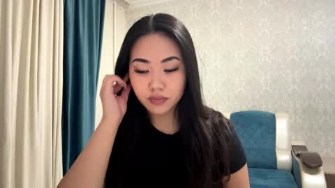 Aypril   online show from October 16, 2025, 3:13 pm