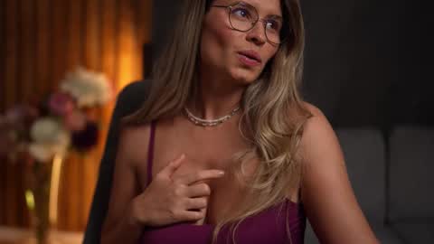 Alex online show from October 4, 2025, 4:10 am