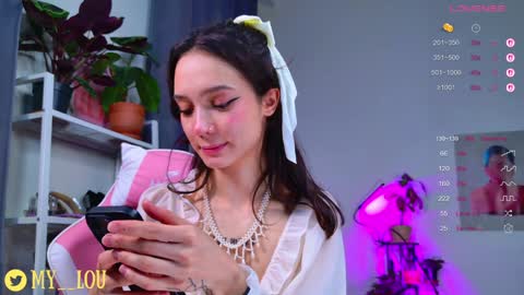 Ashley Dolce and Lou online show from October 30, 2025, 4:19 pm