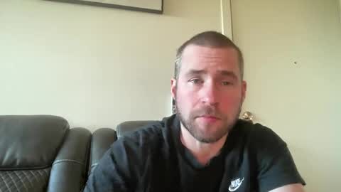 breezydoesit95 online show from February 6, 2026, 9:29 pm