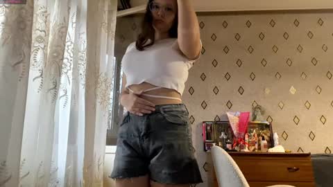 Mia   online show from December 21, 2025, 7:26 am