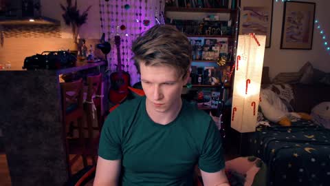 Snapshot of brestonsweet chatting on December 18, 2024, 8:25 pm brestonsweet online show from December 18, 2024, 8:25 pm