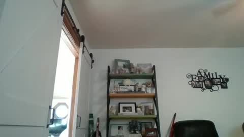 hey online show from January 26, 2025, 8:34 pm