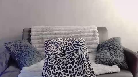 bri_fox online show from June 17, 2026, 9:05 pm