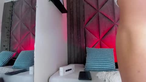 B R I A  online show from February 18, 2026, 2:51 am