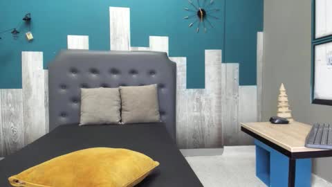 Snapshot of brian_tattoo chatting on December 1, 2025, 12:43 pm Brian online show from December 1, 2025, 12:43 pm