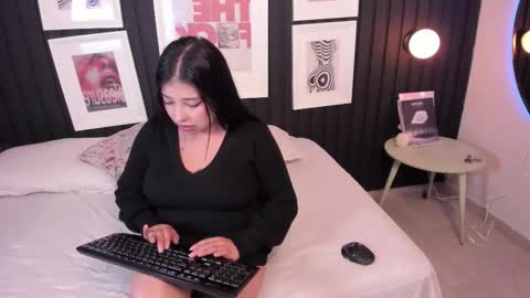 briana_whitee online show from November 18, 2025, 8:46 pm