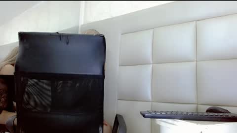 Snapshot of brianthdante chatting on December 2, 2024, 3:14 pm EllieMiranda online show from December 2, 2024, 3:14 pm