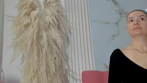    online show from October 5, 2025, 12:25 pm