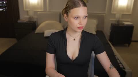 Snapshot of bright_diamonds_054 chatting on July 7, 2026, 8:24 pm Diamonds Girls online show from July 7, 2026, 8:24 pm