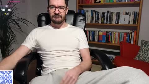 Snapshot of britishpoet chatting on December 5, 2024, 12:44 pm Callum online show from December 5, 2024, 12:44 pm