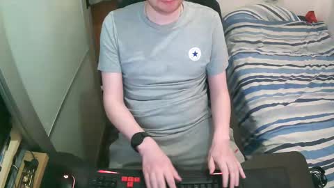 Snapshot of britishtom93 chatting on December 17, 2025, 12:16 am British Tom online show from December 17, 2025, 12:16 am