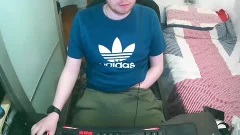 Snapshot of britishtom93 chatting on February 25, 2026, 12:20 am British Tom online show from February 25, 2026, 12:20 am