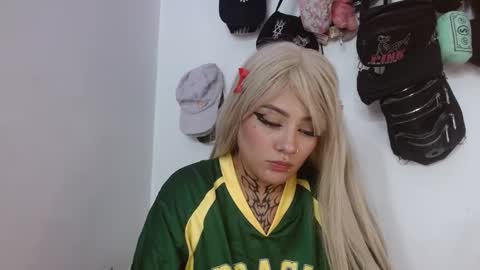 Snapshot of brittany_bubbles chatting on October 4, 2025, 2:09 am maru miaw Please help me to reach 100 thumbs up online show from October 4, 2025, 2:09 am