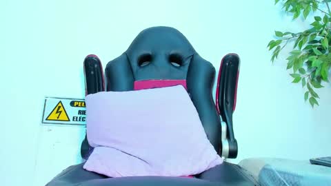 BRIYIT     online show from February 18, 2025, 6:26 am