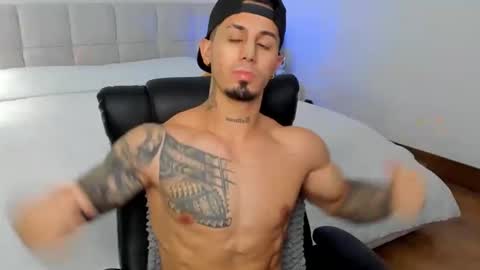 brody_dallas1 online show from November 7, 2025, 9:31 am