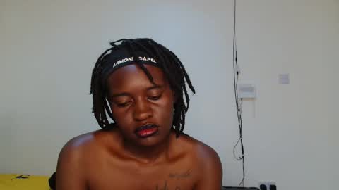 Snapshot of broken_haloo chatting on April 3, 2026, 6:11 am broken_haloo online show from April 3, 2026, 6:11 am