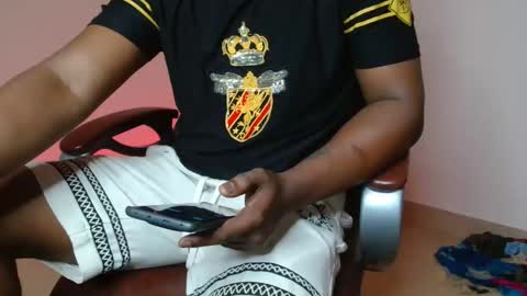 brown_king_00 online show from November 11, 2025, 12:38 pm