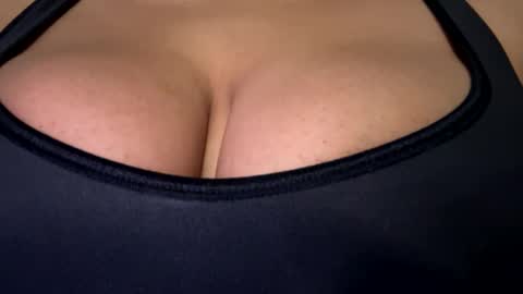 Snapshot of brownsugar0910 chatting on March 5, 2025, 1:39 pm EtherealLilac online show from March 5, 2025, 1:39 pm