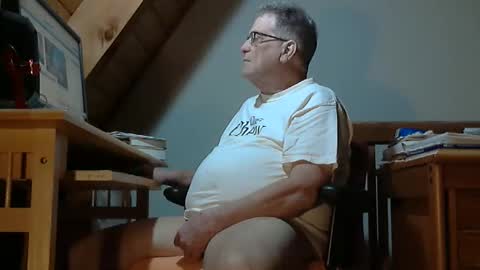 Snapshot of brubar chatting on April 17, 2026, 3:31 am brubar online show from April 17, 2026, 3:31 am