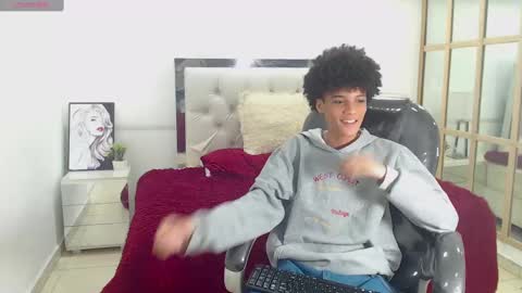 Snapshot of bruce_twink chatting on February 13, 2025, 1:48 pm B R U C E T W I N K online show from February 13, 2025, 1:48 pm