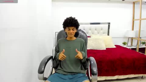 Snapshot of bruce_twink chatting on February 16, 2025, 12:32 pm B R U C E T W I N K online show from February 16, 2025, 12:32 pm