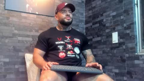 Snapshot of brucedallas chatting on June 8, 2026, 1:50 am brucedallas online show from June 8, 2026, 1:50 am