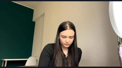 Luna online show from April 28, 2026, 1:05 pm