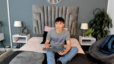 Snapshot of bruno_bellini chatting on November 19, 2025, 11:21 am Bruno Bellini online show from November 19, 2025, 11:21 am