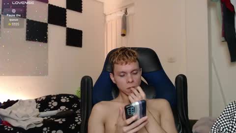 Snapshot of bryamado chatting on January 21, 2025, 12:36 am bryamado online show from January 21, 2025, 12:36 am