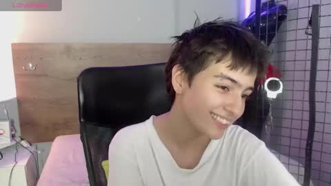 Snapshot of bryce_evans chatting on December 17, 2024, 8:43 pm B R Y C E  online show from December 17, 2024, 8:43 pm